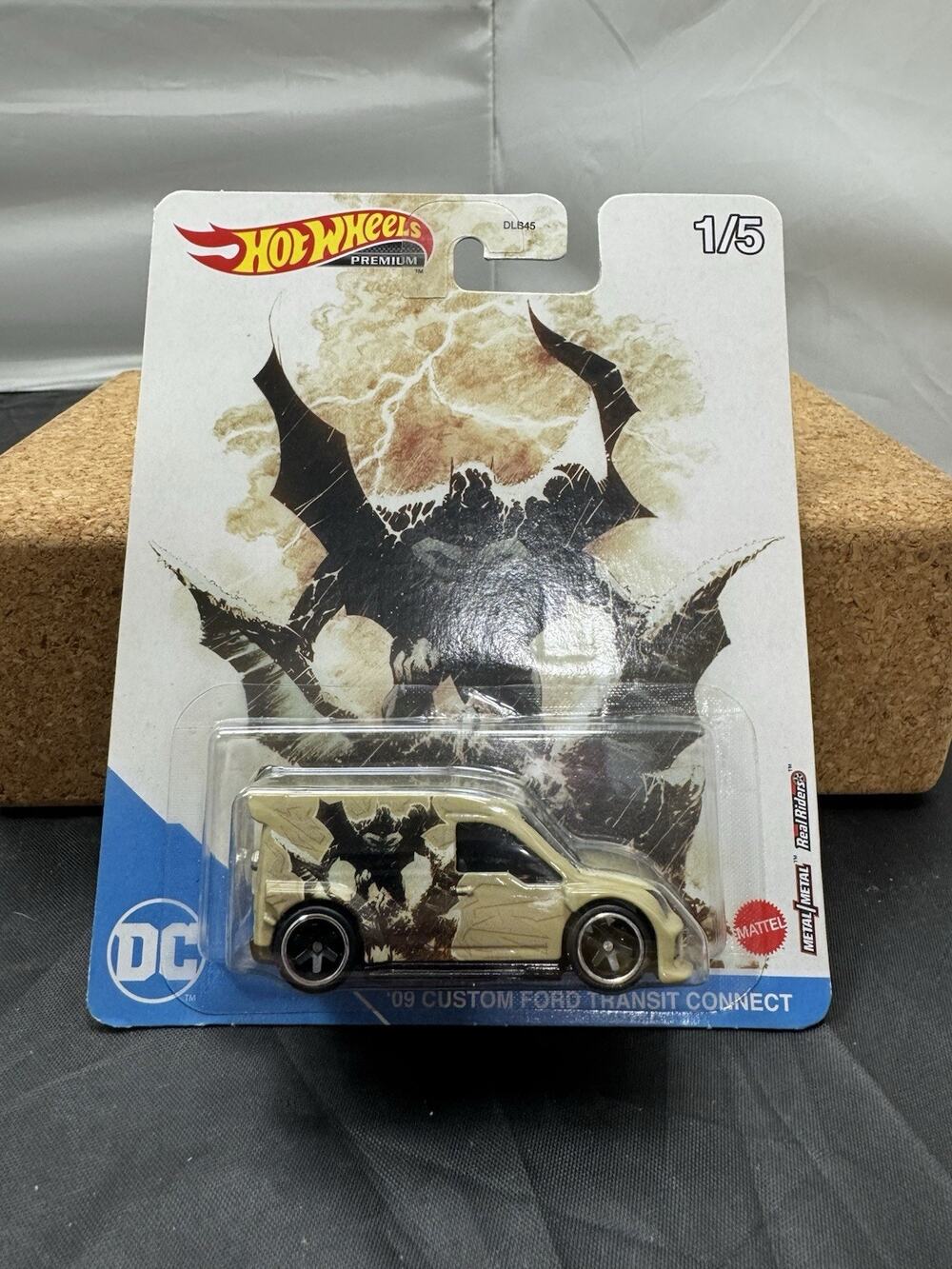 Hot Wheels Premium Pop Culture DC Batman '09 Custom Ford Transit Connect 1/5 New